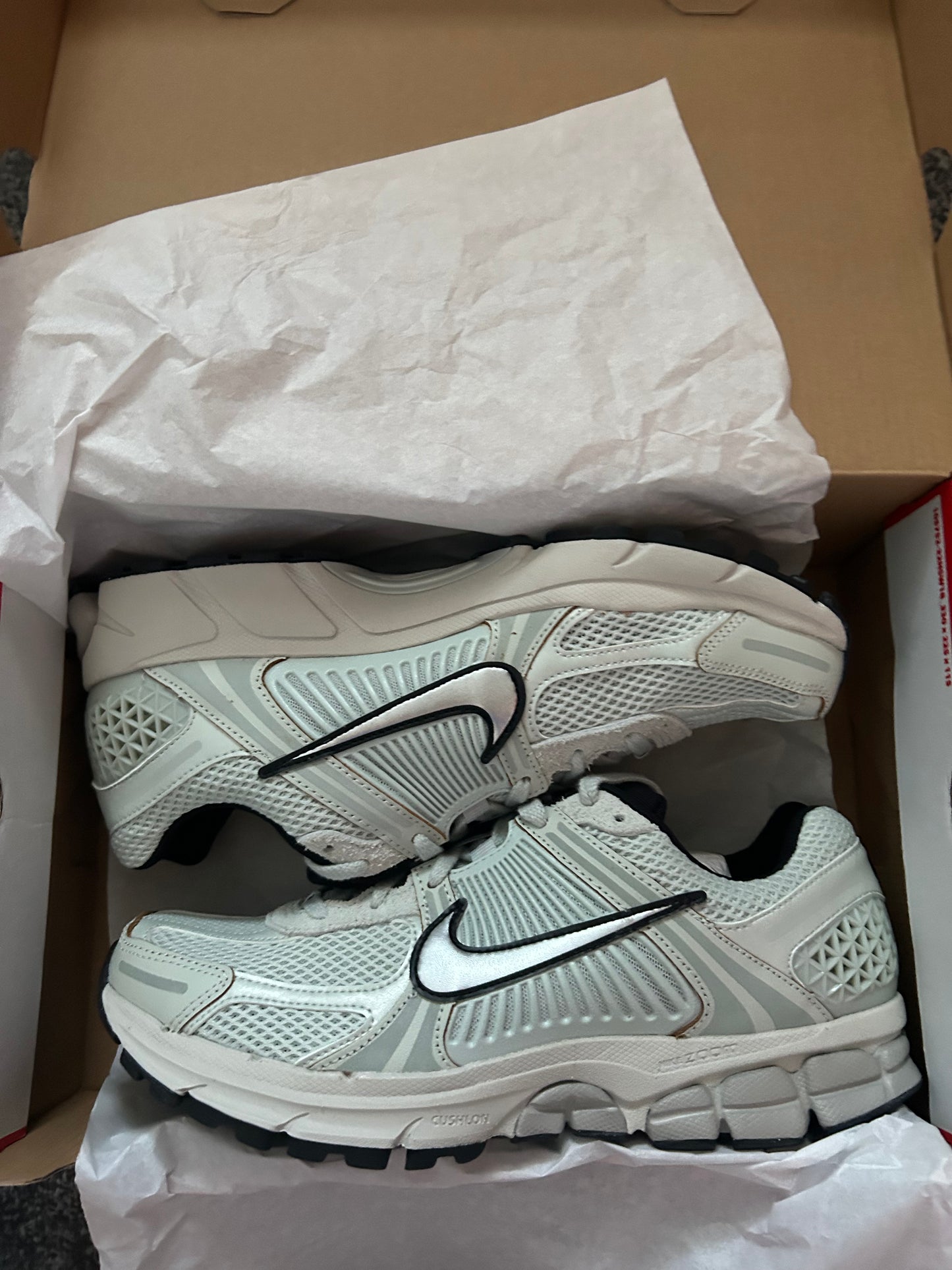 Nike zoom vomero 5 Light/silver grey” Uk 9.5