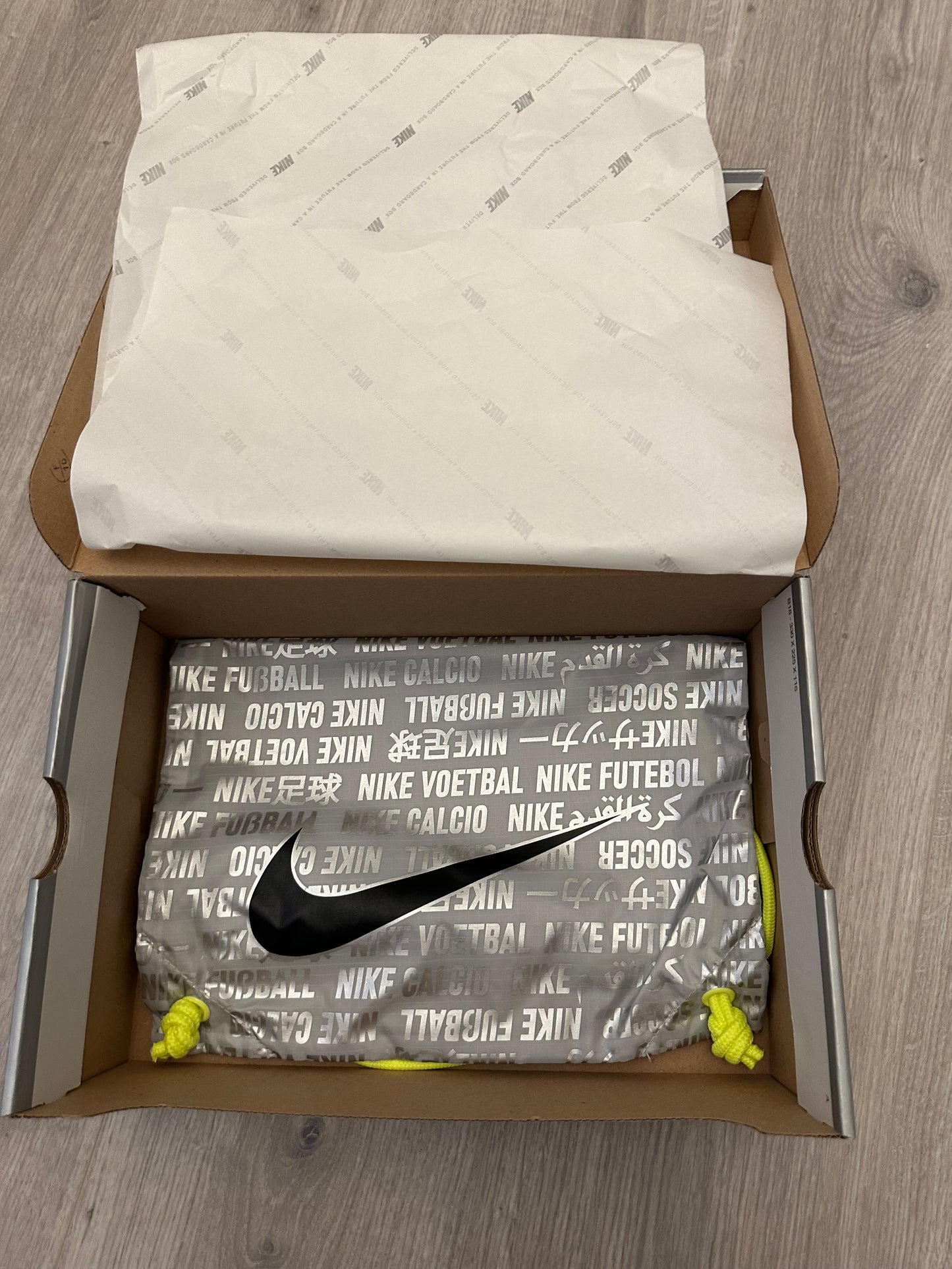 Nike Phantom Luna II Elite FG Football Boots “Metallic silver/volt”