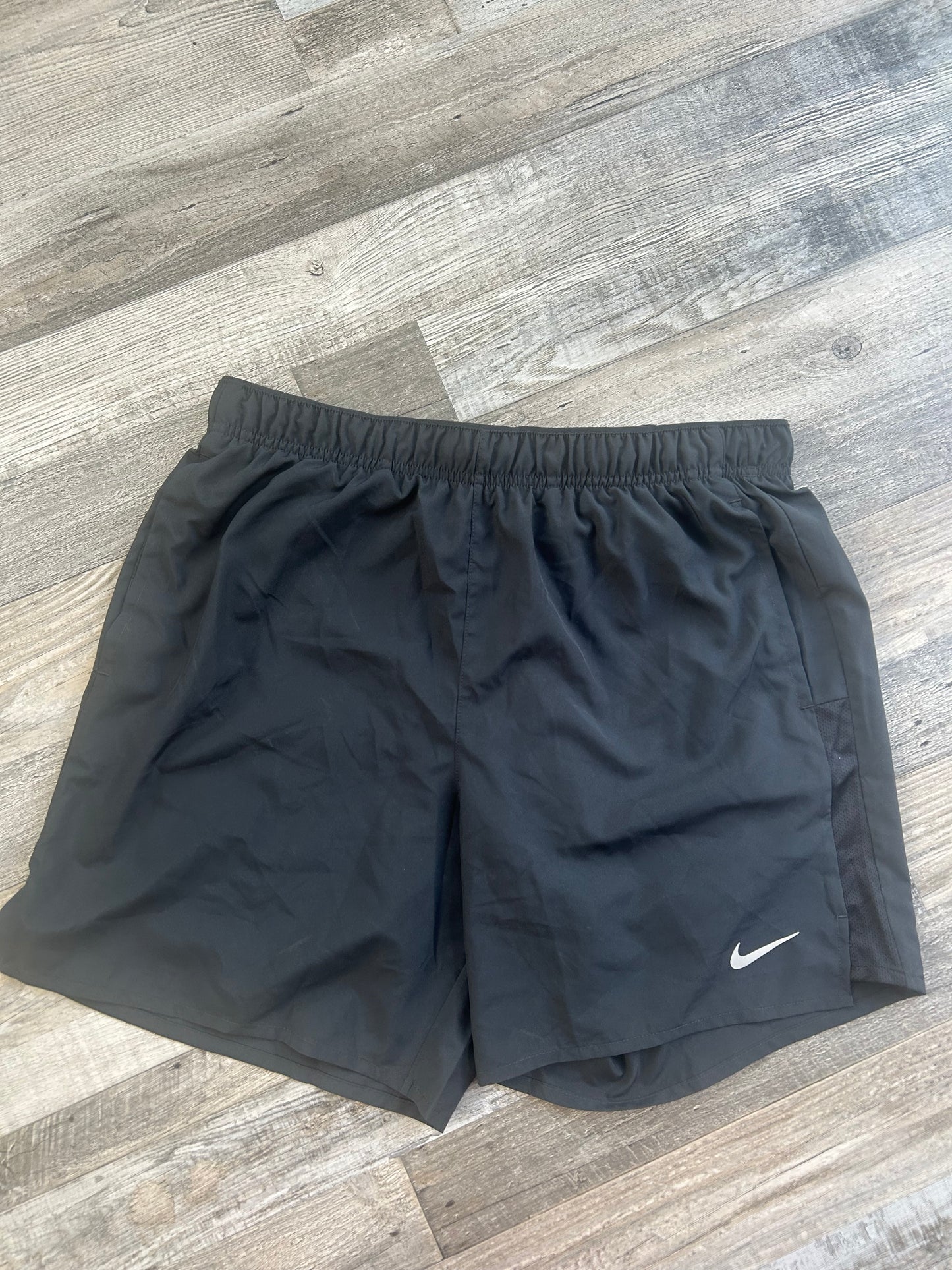 Nike challenger shorts “Black”