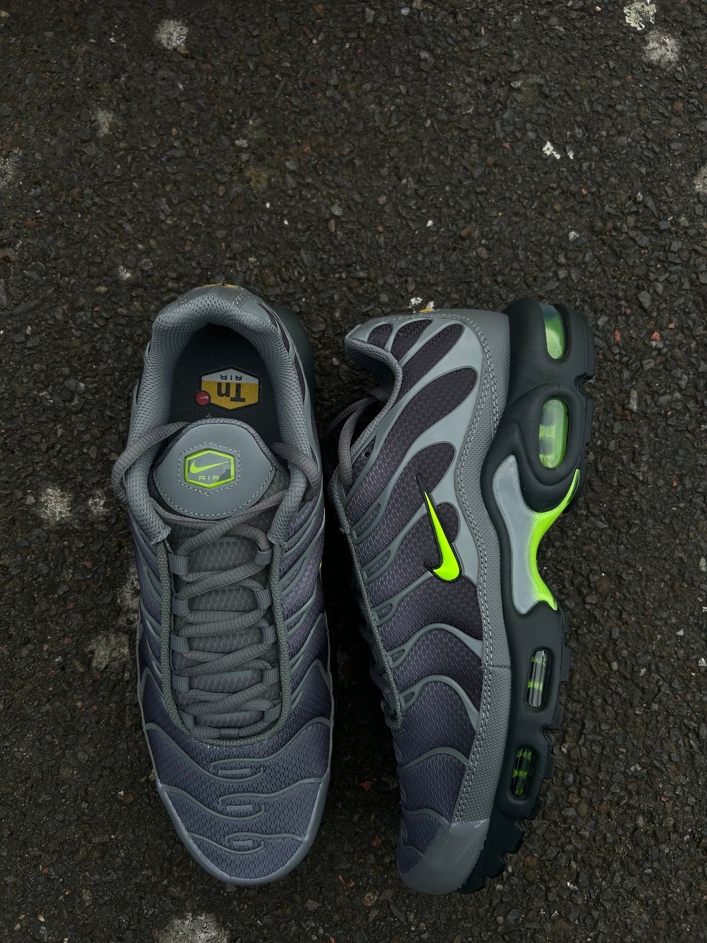 Nike air max plus Tn “Smoke grey/Volt”