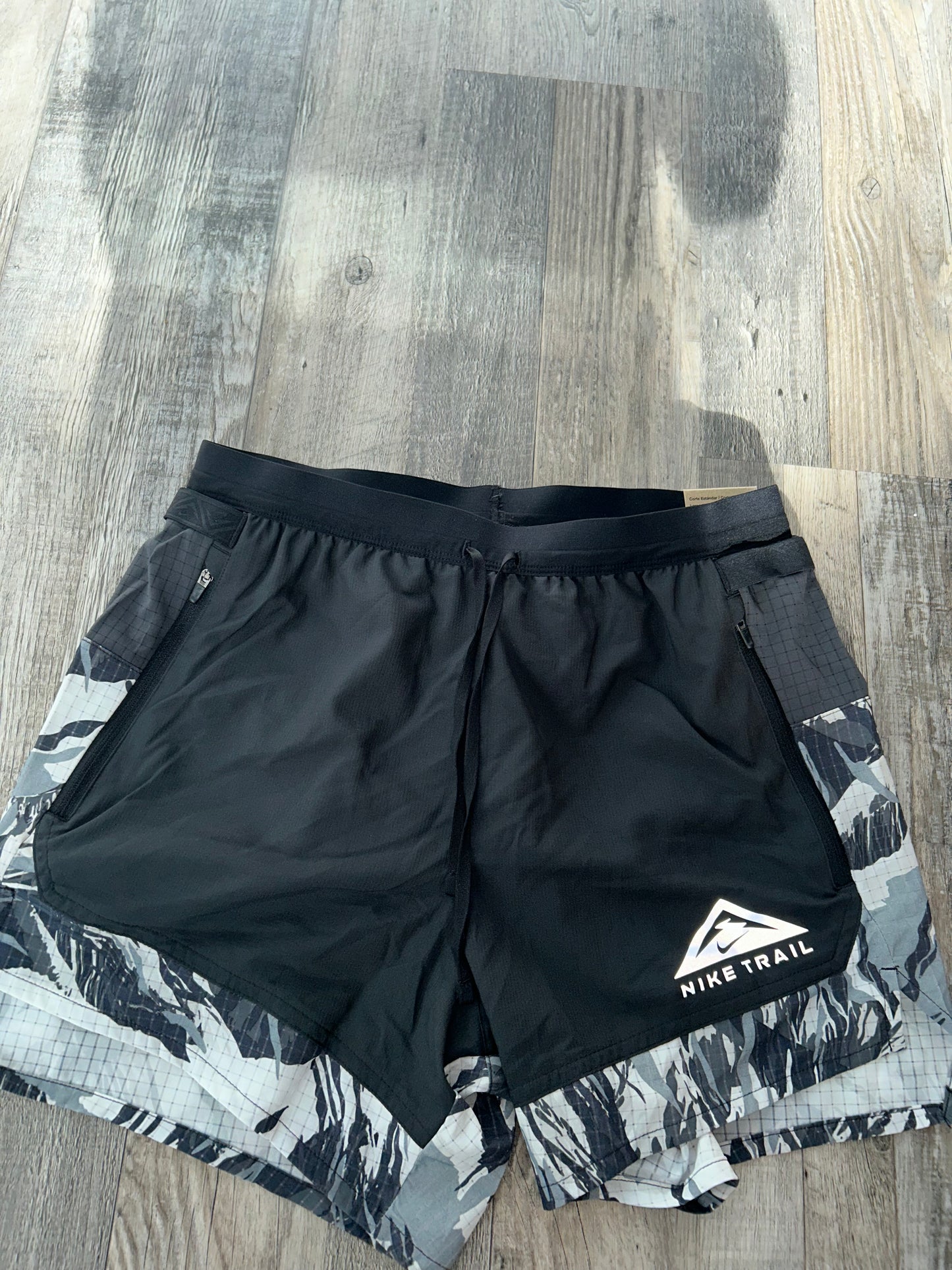 Nike trail shorts men’s black/grey