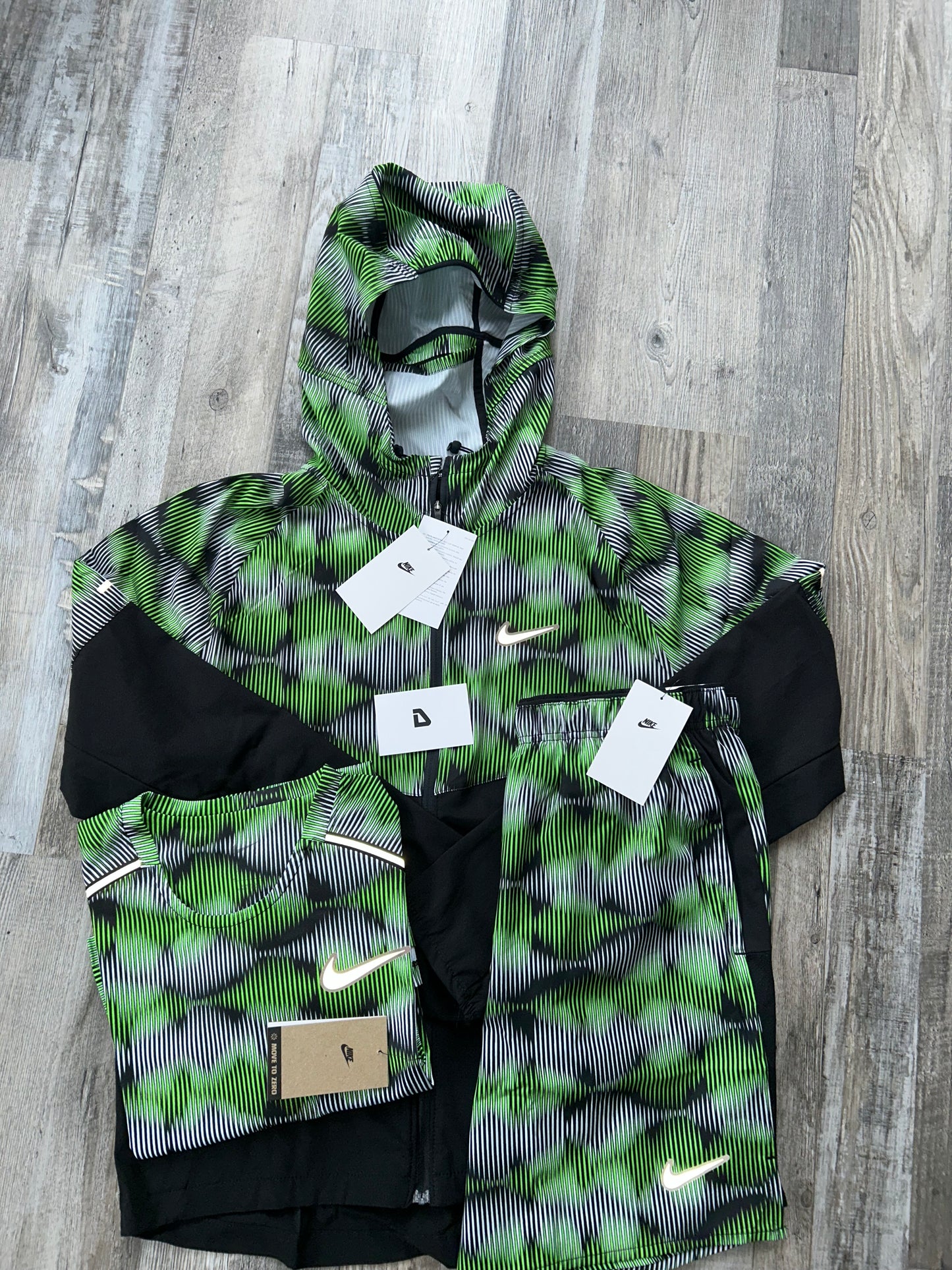 Nike festival Windrunner set “Camo green”