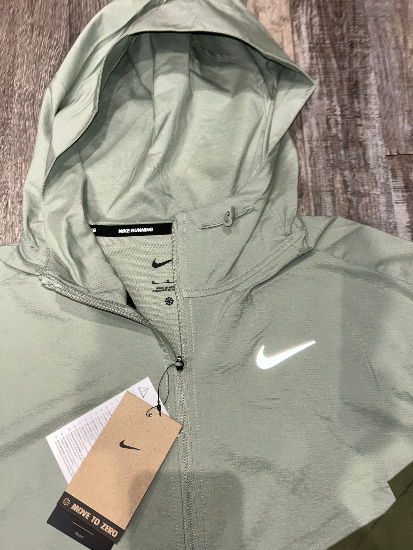 Nike Windrunner “Cream/Green”