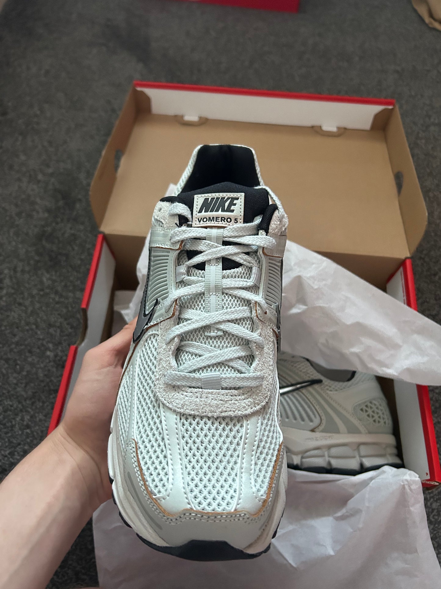 Nike zoom vomero 5 Light/silver grey” Uk 9.5