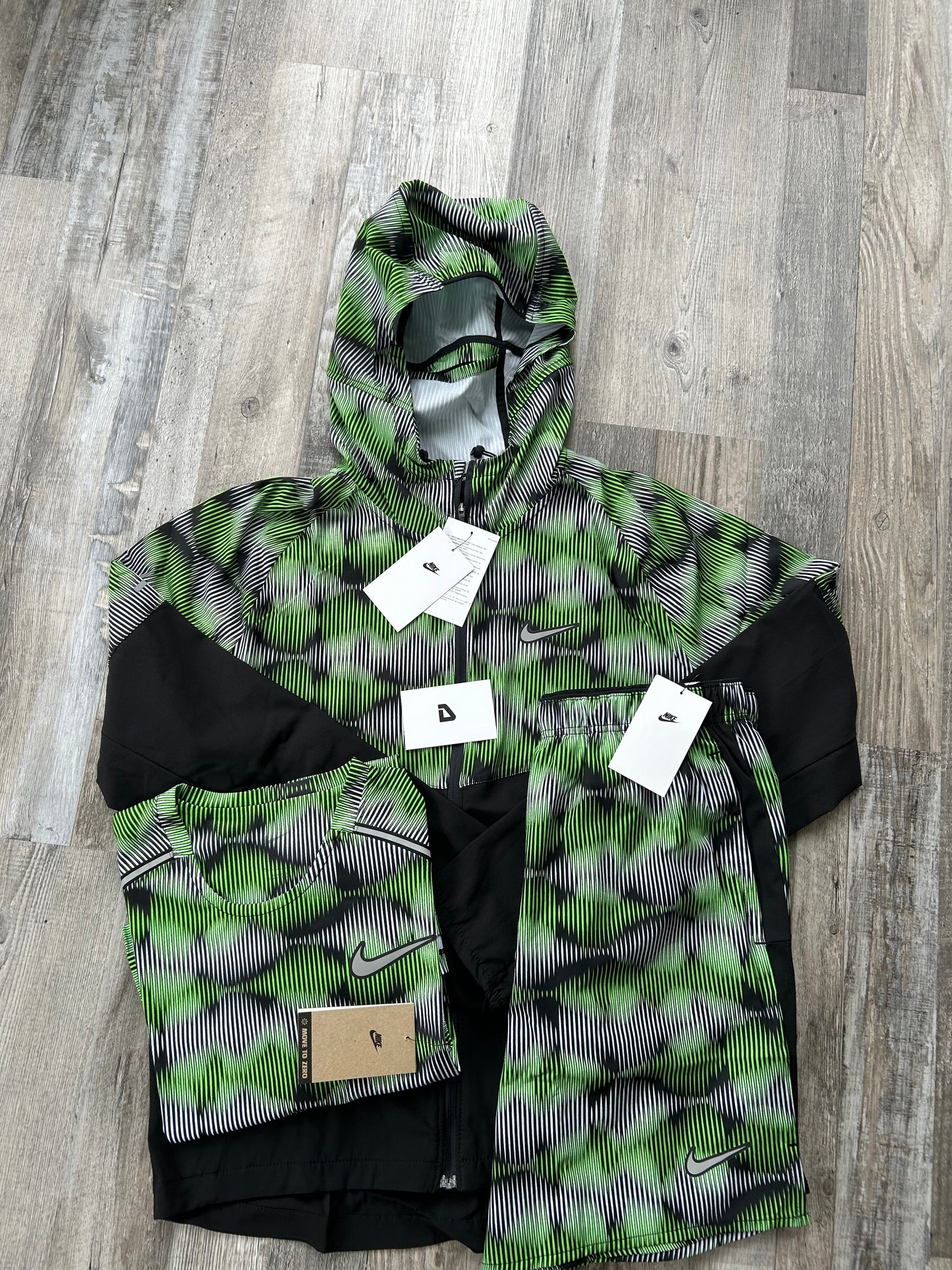 Nike festival Windrunner set “Camo green”