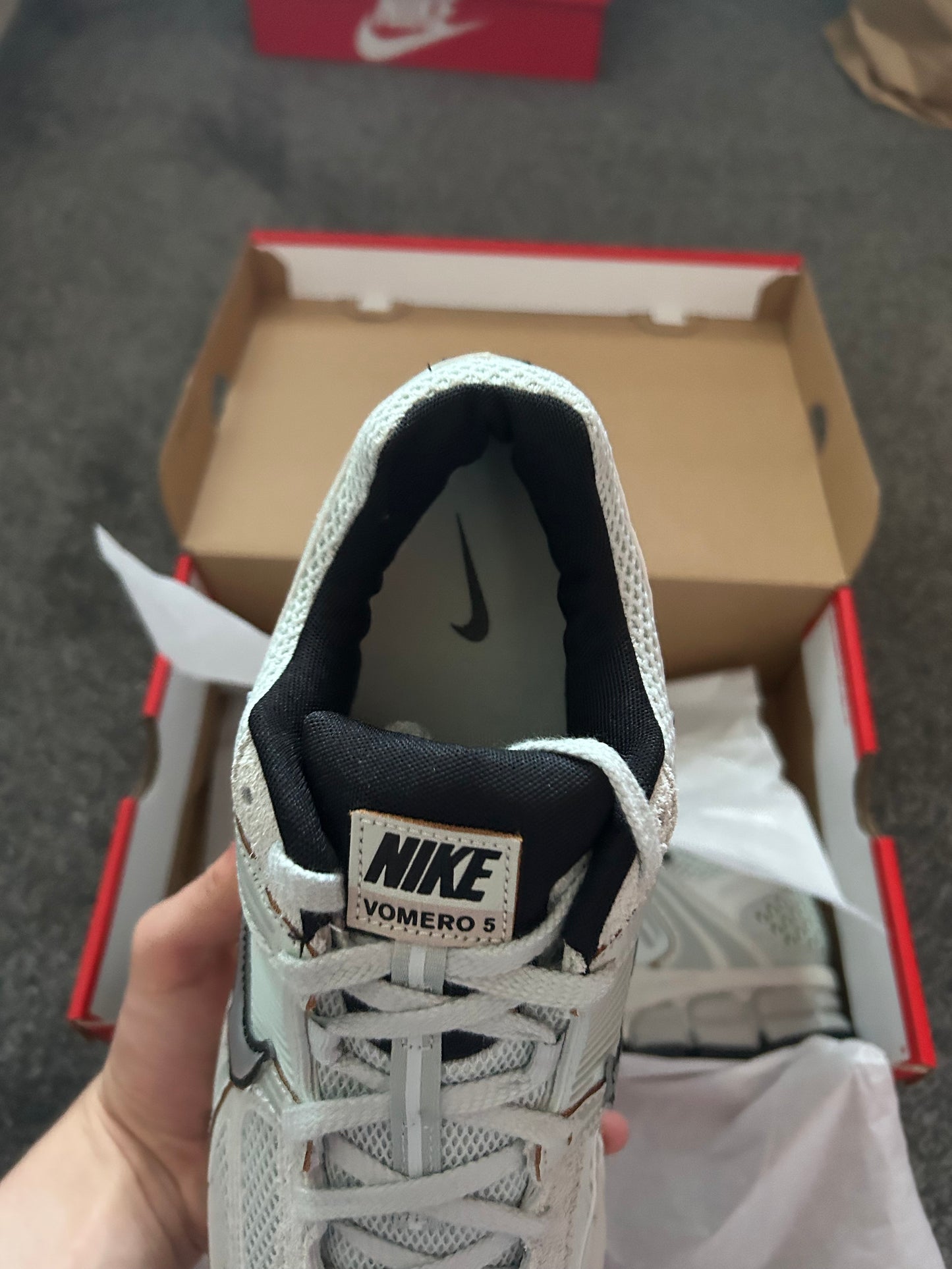 Nike zoom vomero 5 Light/silver grey” Uk 9.5