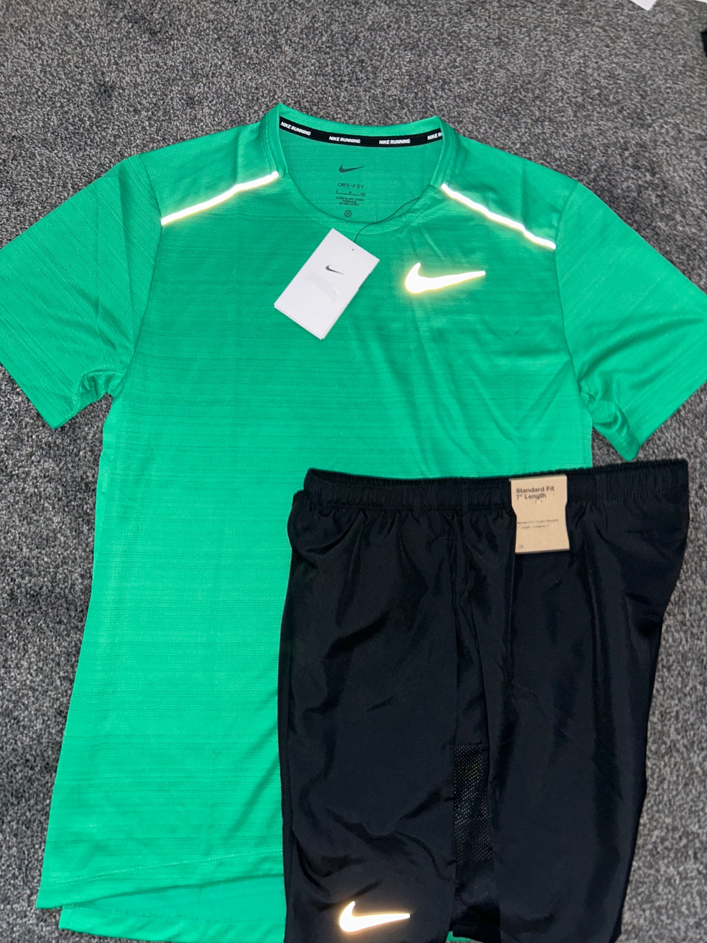 Nike miler set with shorts “Stadium green”