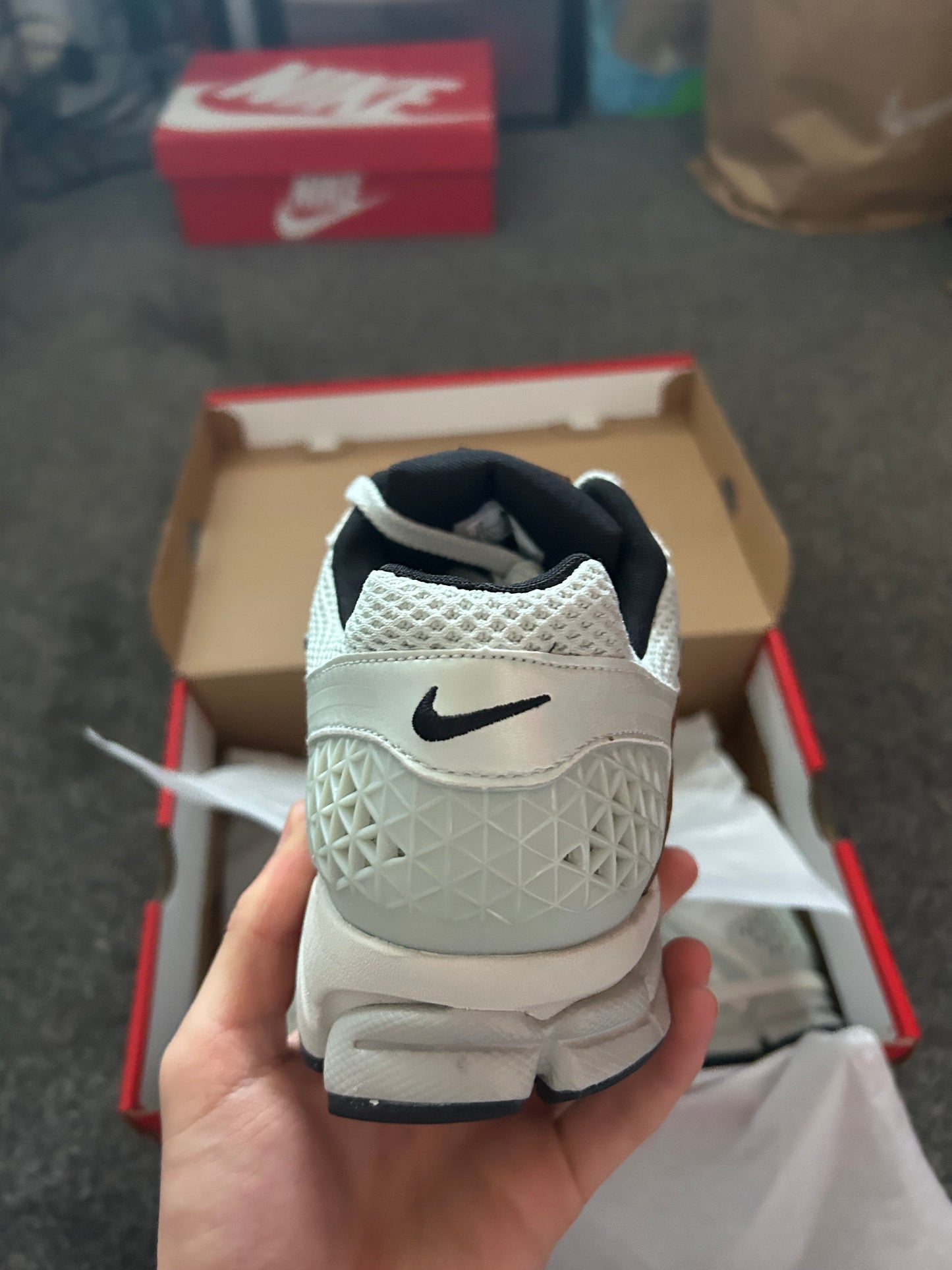 Nike zoom vomero 5 Light/silver grey” Uk 9.5