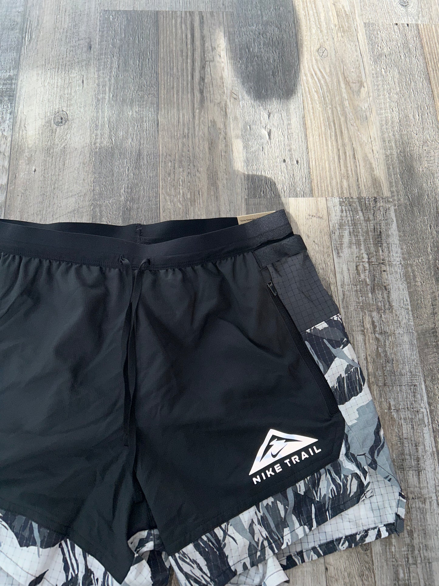 Nike trail shorts men’s black/grey