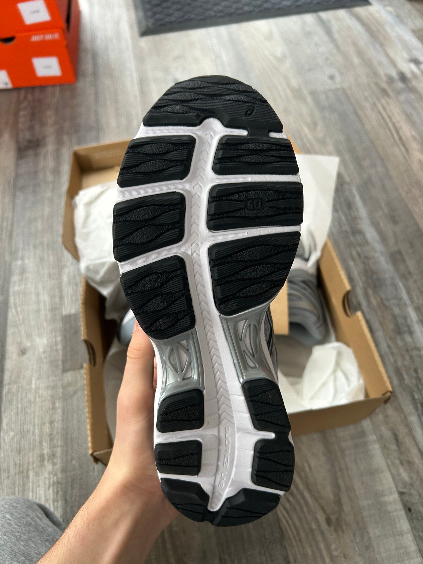 ASICS gel sekiran “Wolf grey/black”