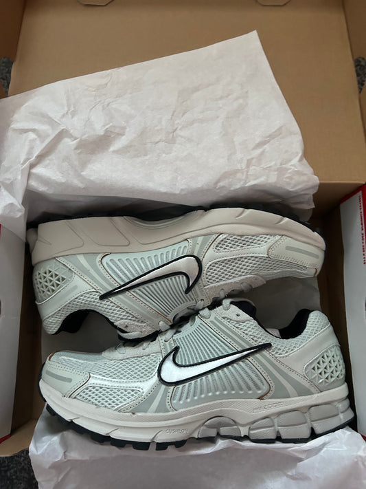 Nike zoom vomero 5 Light/silver grey” Uk 9.5