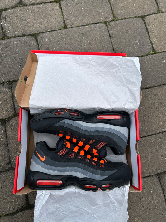 Nike air max 95 “Hyper Crimson”