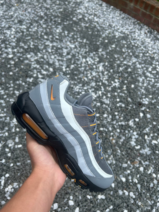 Nike air max 95 “Wolf grey/orange”