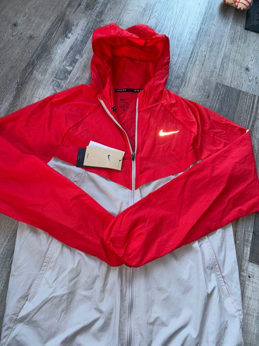Nike Windrunner stride jacket “Crimson Red”
