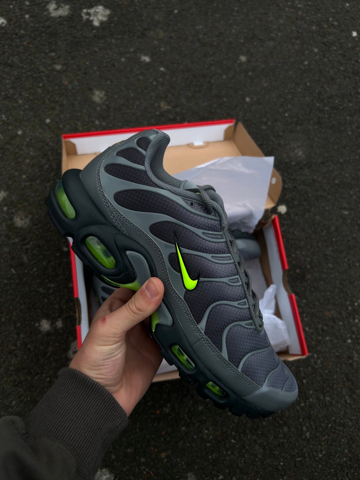 Nike air max plus Tn “Smoke grey/Volt”