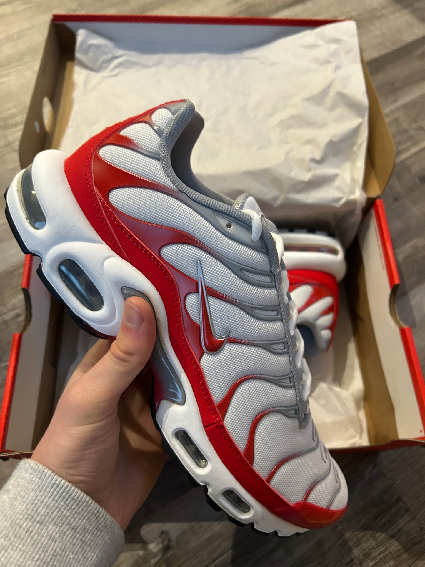 Nike air max plus Tn “uni red/wolf grey”