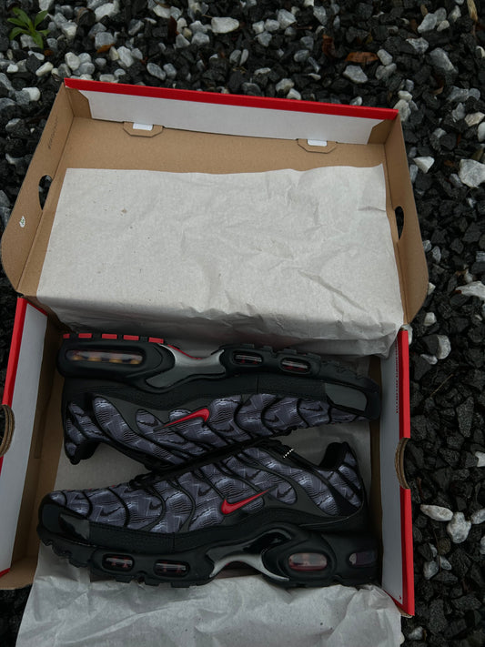 Nike air max plus TN “Wolf grey/red”