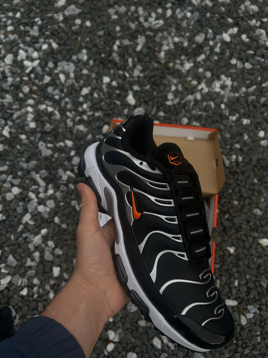 Nike air max plus G “Black/safety Orange”