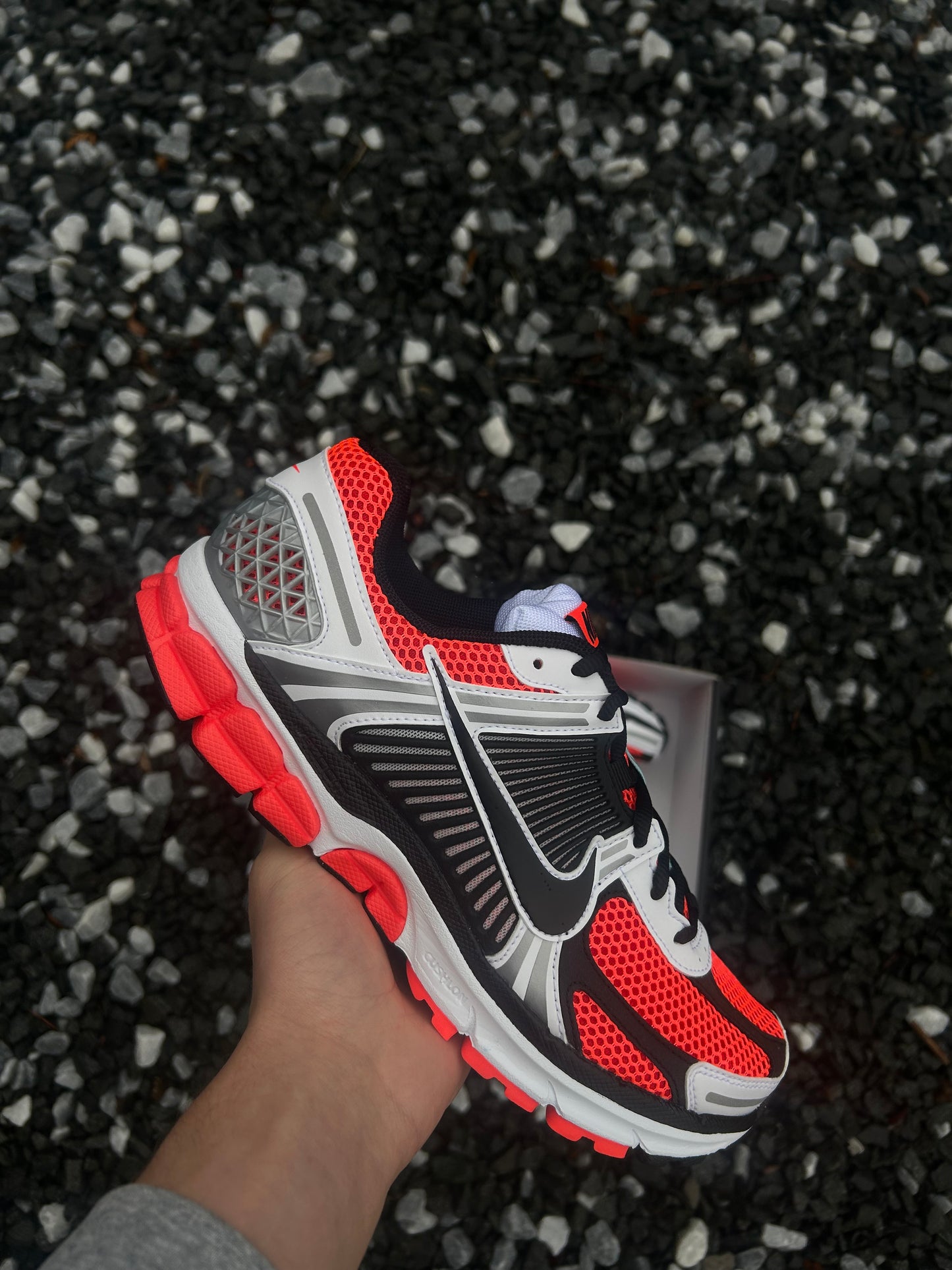 Nike vomero 5 “Bright Crimson”