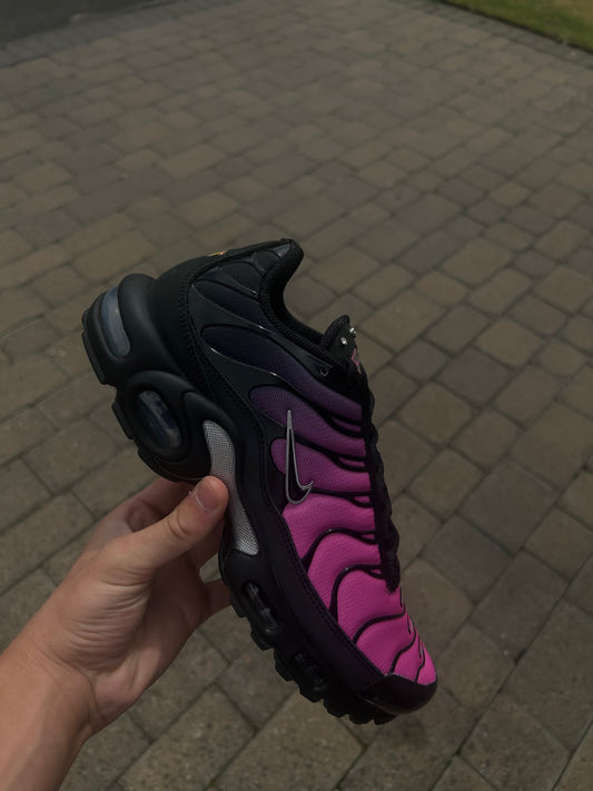 Nike air max plus Tn “Black Mettalic pinks”