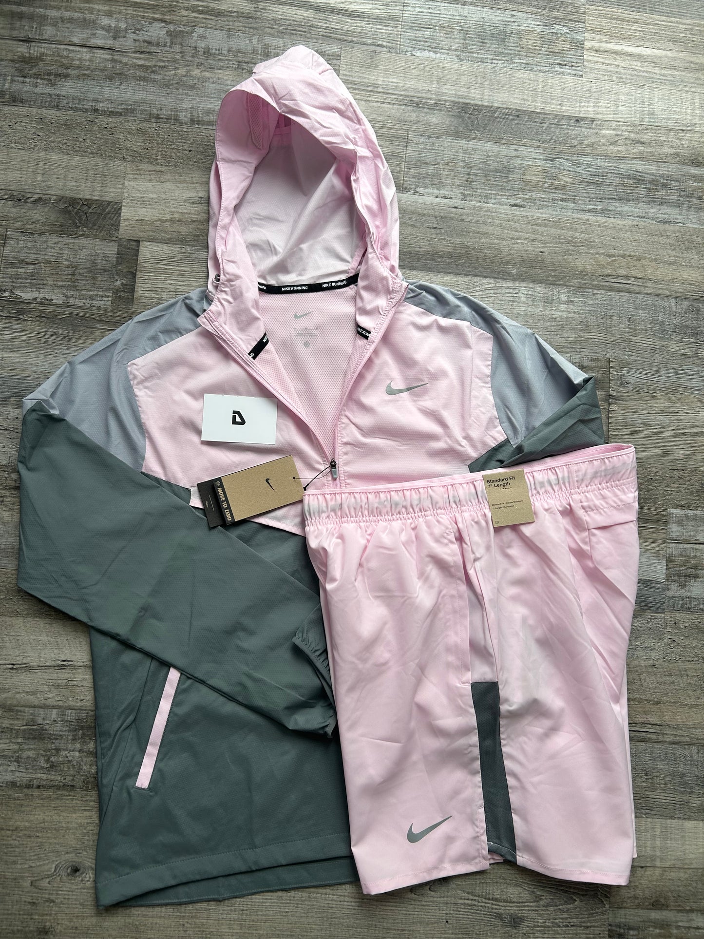Nike Windrunner set with matching shorts “Pink foam”
