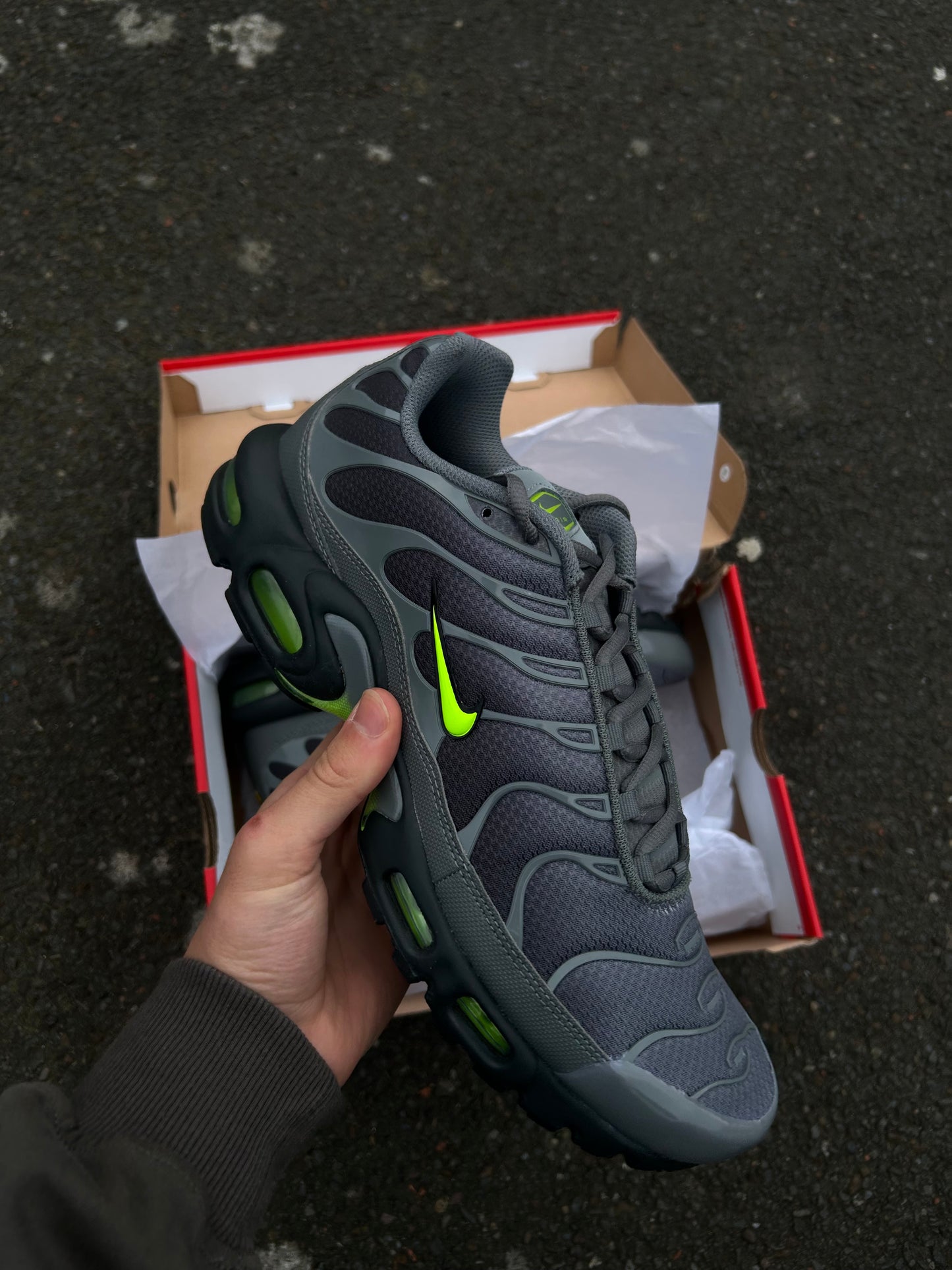 Nike air max plus Tn “Smoke grey/Volt”