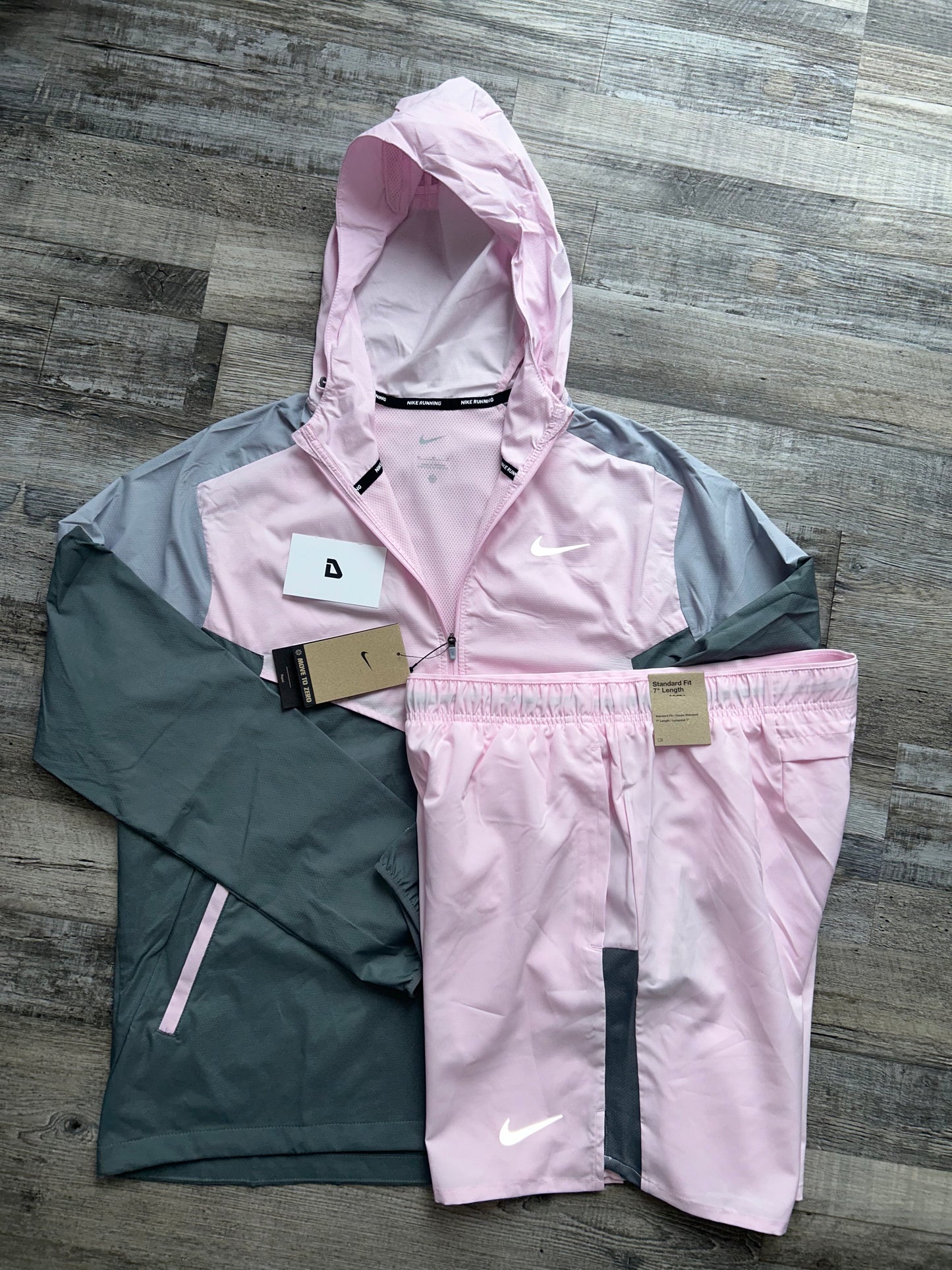 Nike Windrunner set with matching shorts “Pink foam”