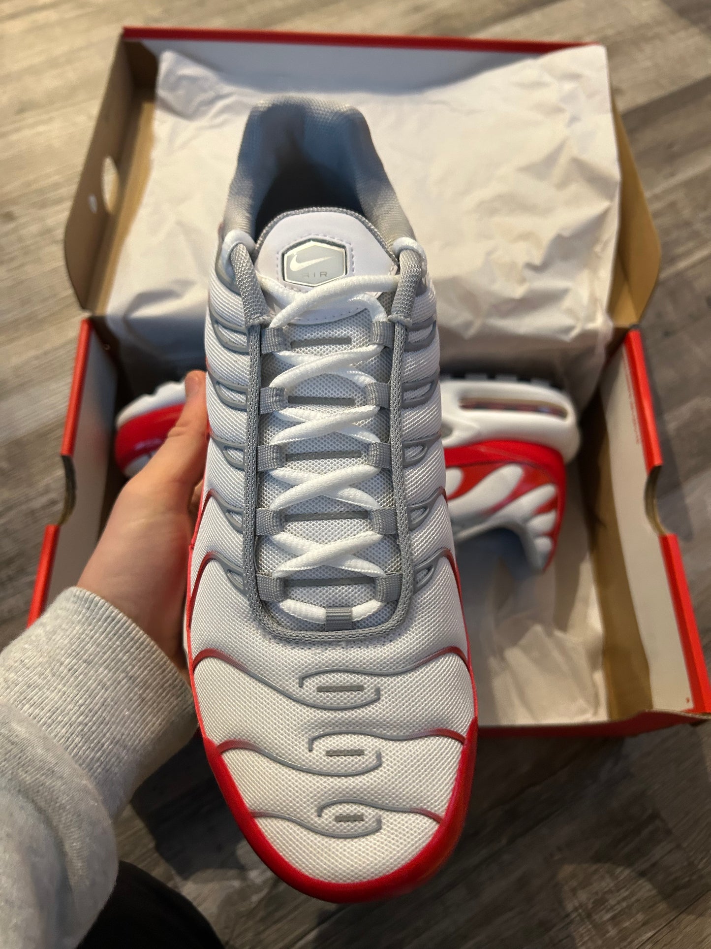 Nike air max plus Tn “uni red/wolf grey”