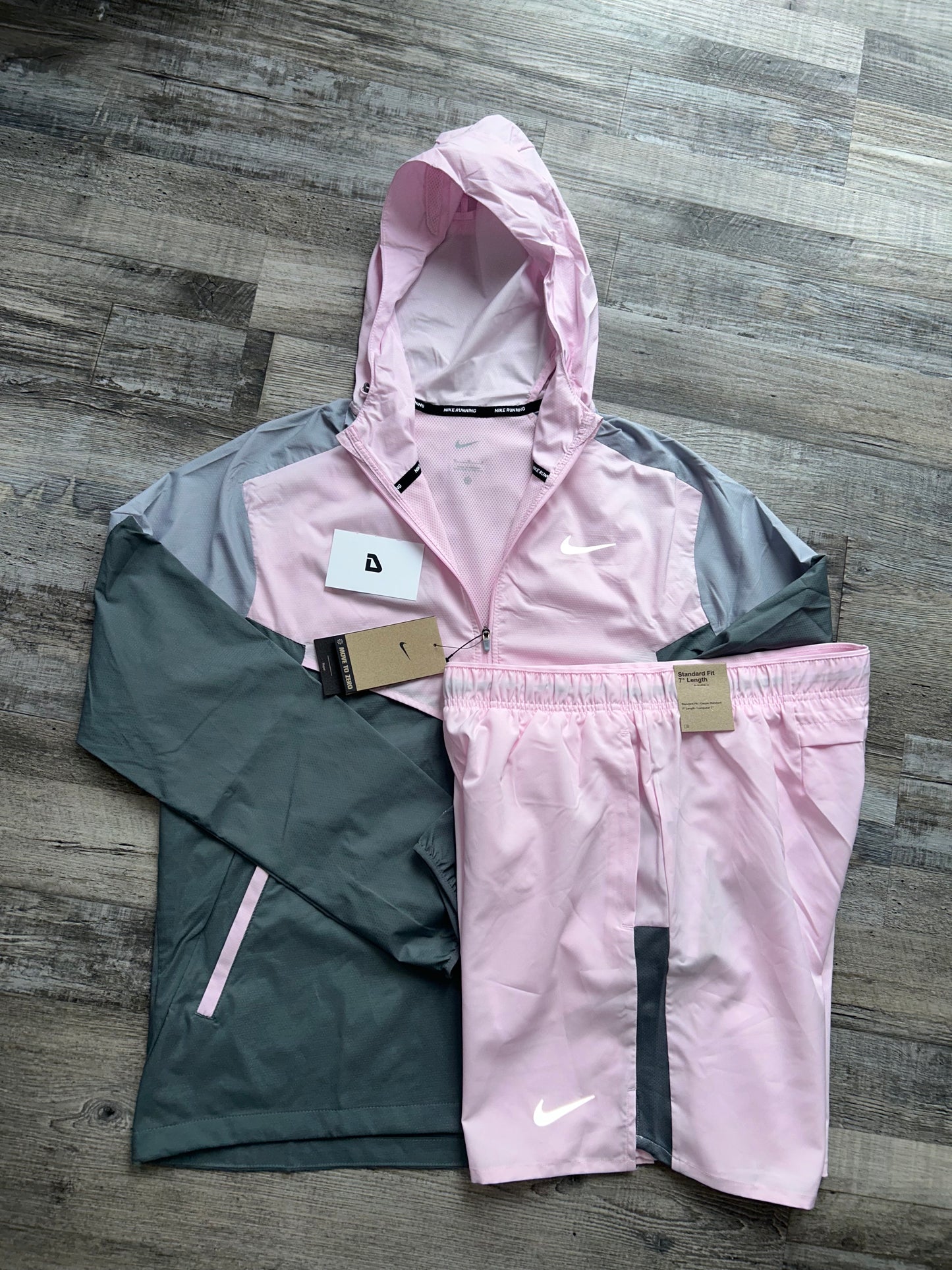 Nike Windrunner set with matching shorts “Pink foam”
