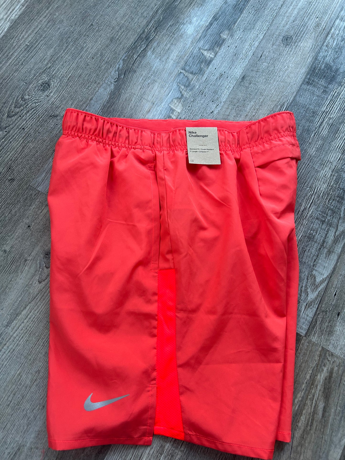 Nike challenger shorts “Crimson Red”