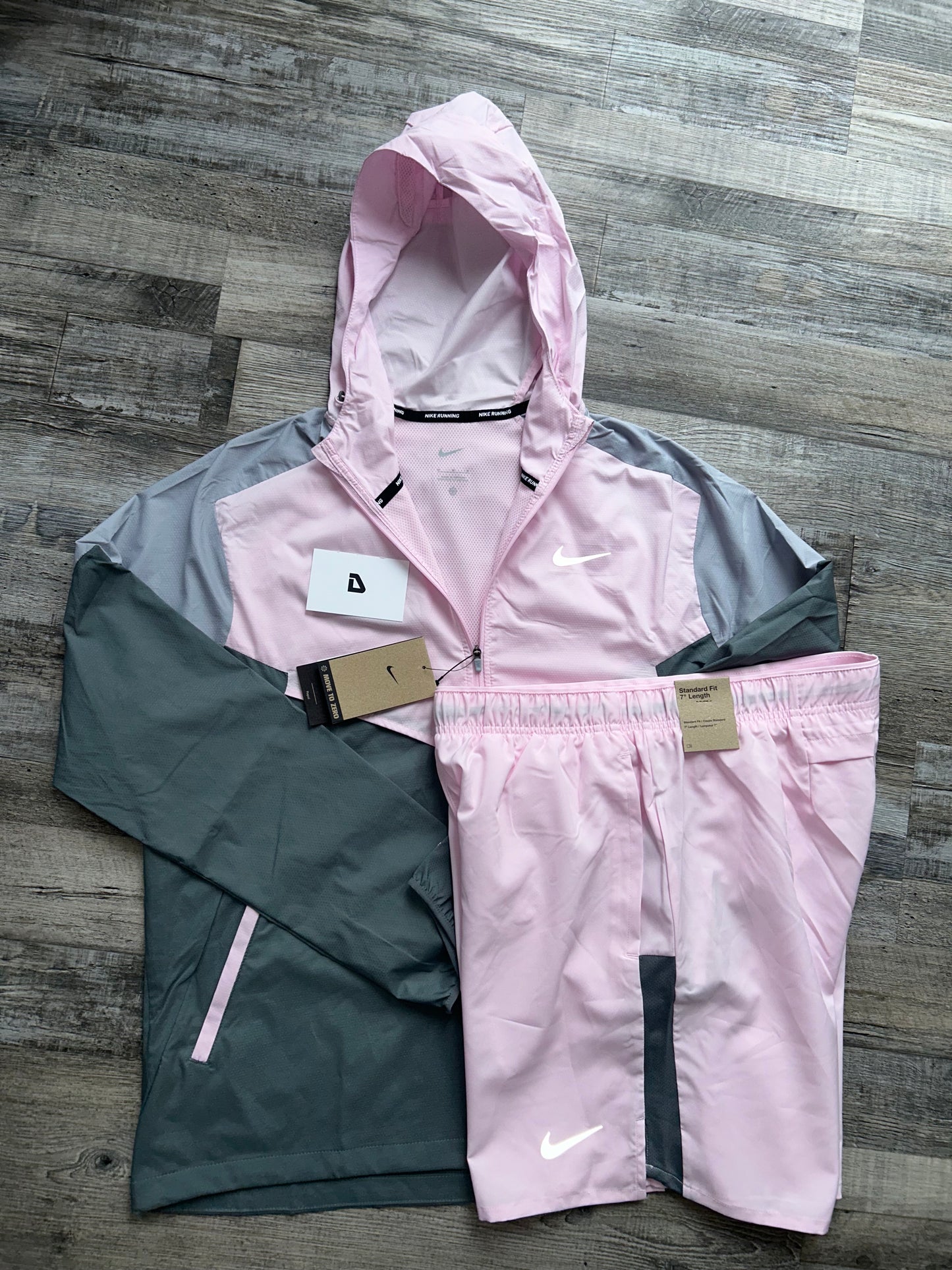Nike Windrunner set with matching shorts “Pink foam”