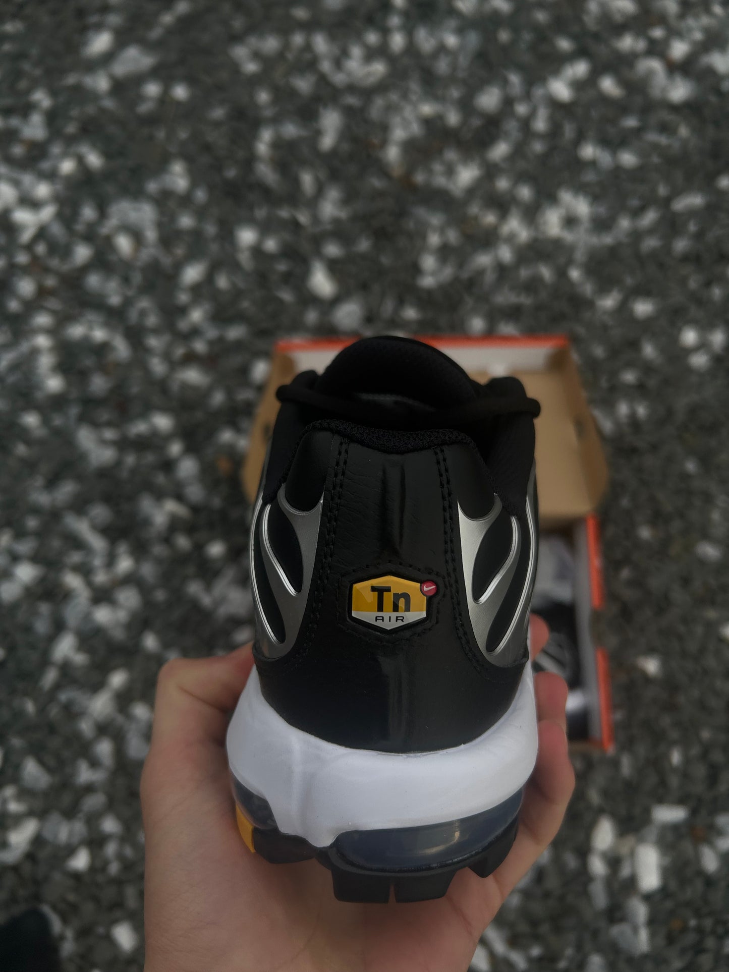 Nike air max plus G “Black/safety Orange”