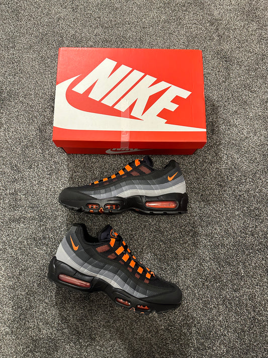 Nike air max 95 “Hyper Crimson”