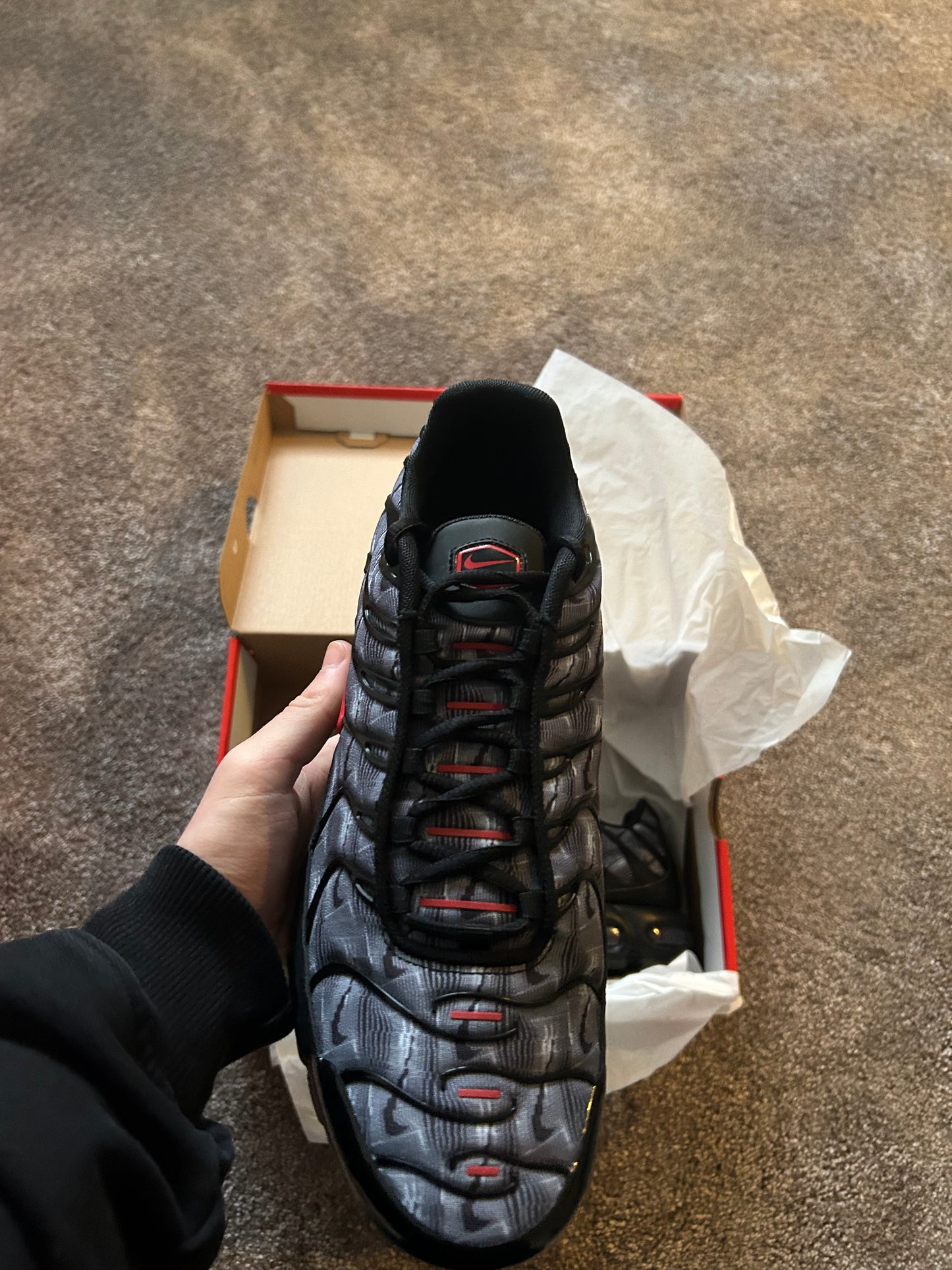 Nike air max plus TN “Wolf grey/red”