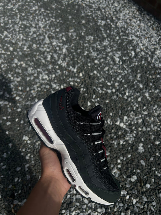 Nike Air max 95 “Black Team Reds”