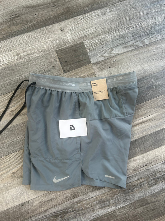 Nike flex stride shorts “Smoke grey”