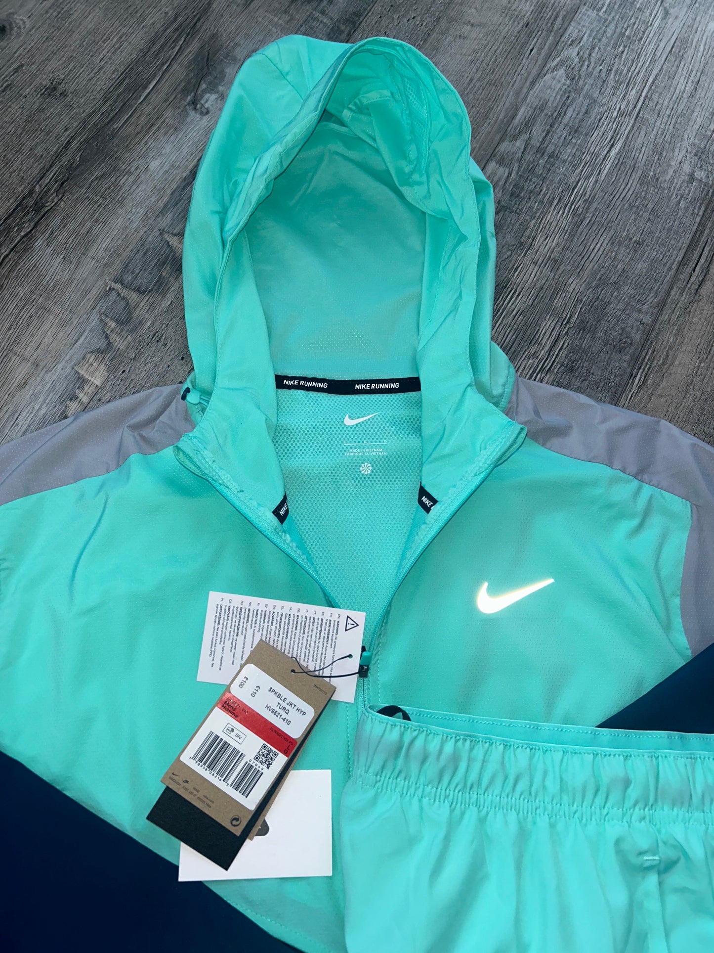 Nike Windrunner set with shorts “Mint Green”