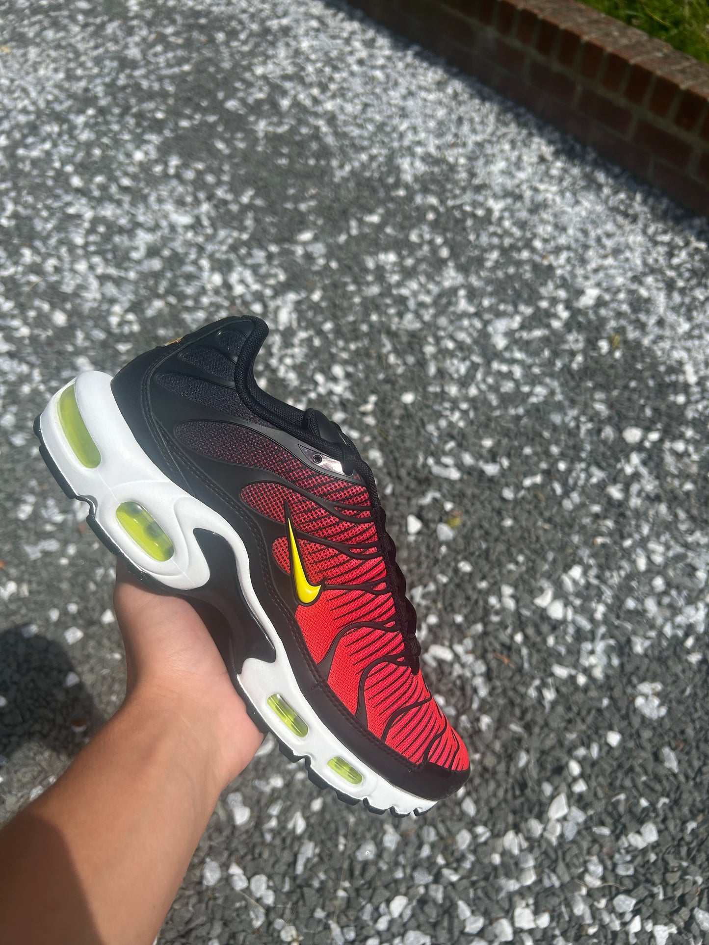 Nike air max plus Tn “crimson/Opti yellow”