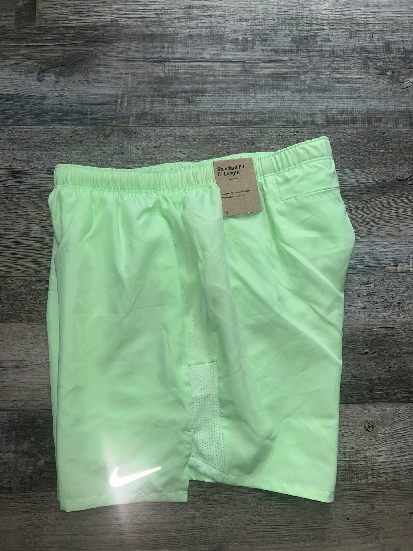 Nike challenger shorts “Vapour Green” 5 inch