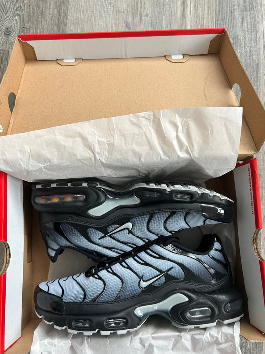 Nike air max plus “Wolf grey”