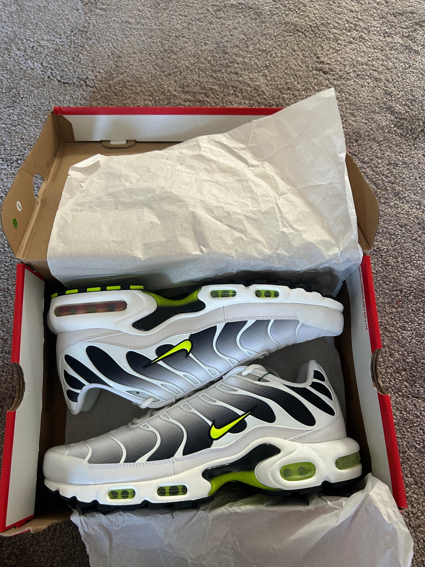 Nike air max plus Tn “White/Volt fades”