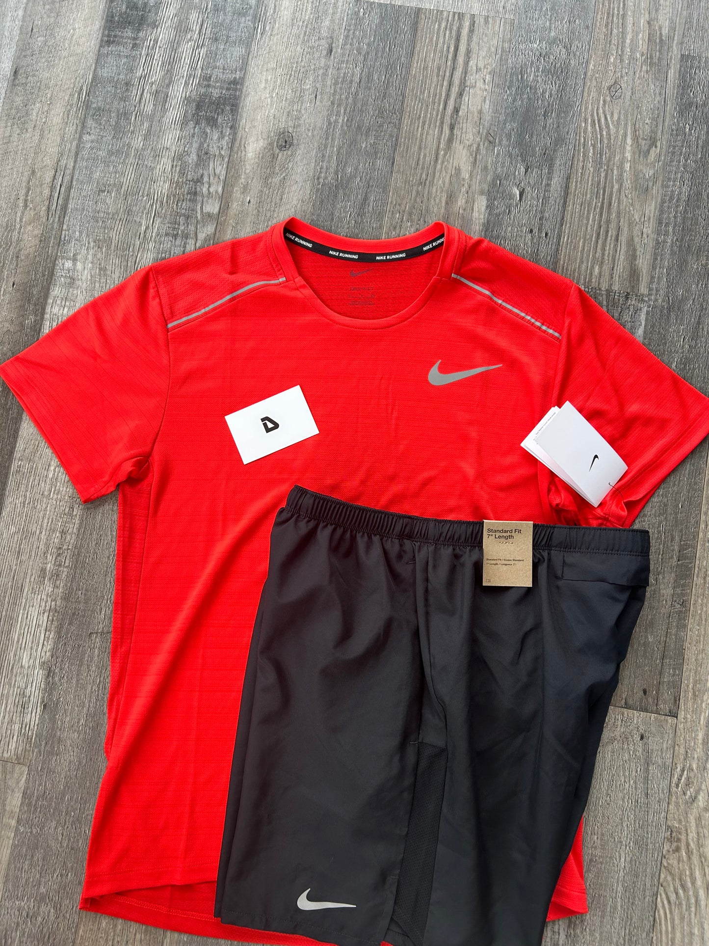 Nike miler set “crimson red”