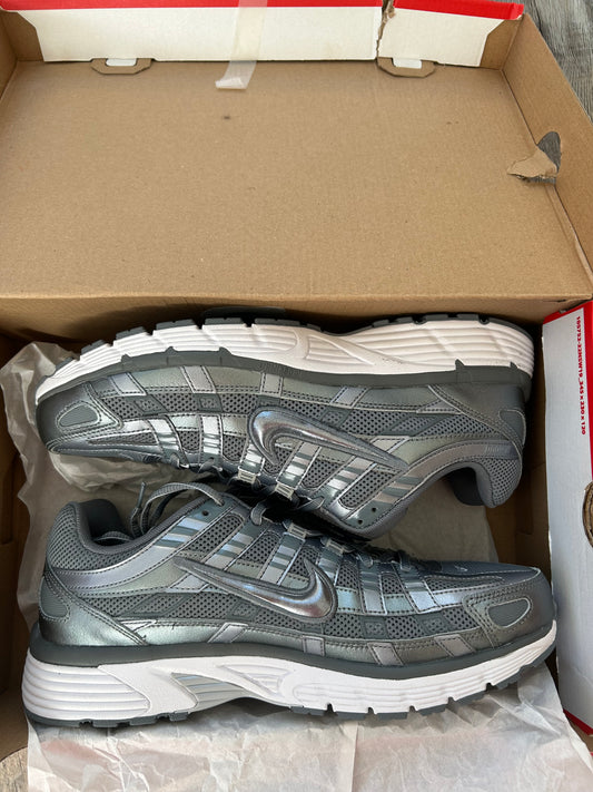 Nike P6000 metallic “silver/grey” Uk 10