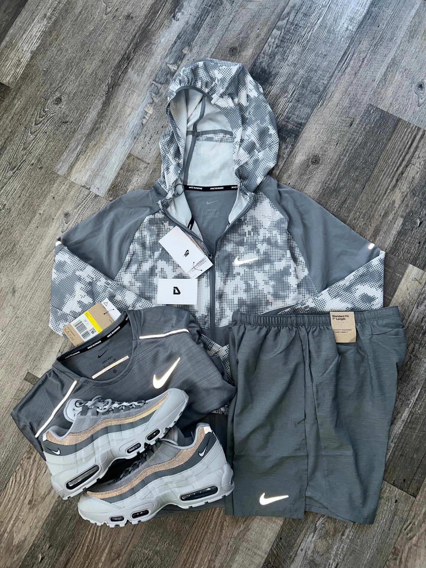 Nike Windrunner set with top and shorts “Smoke grey”