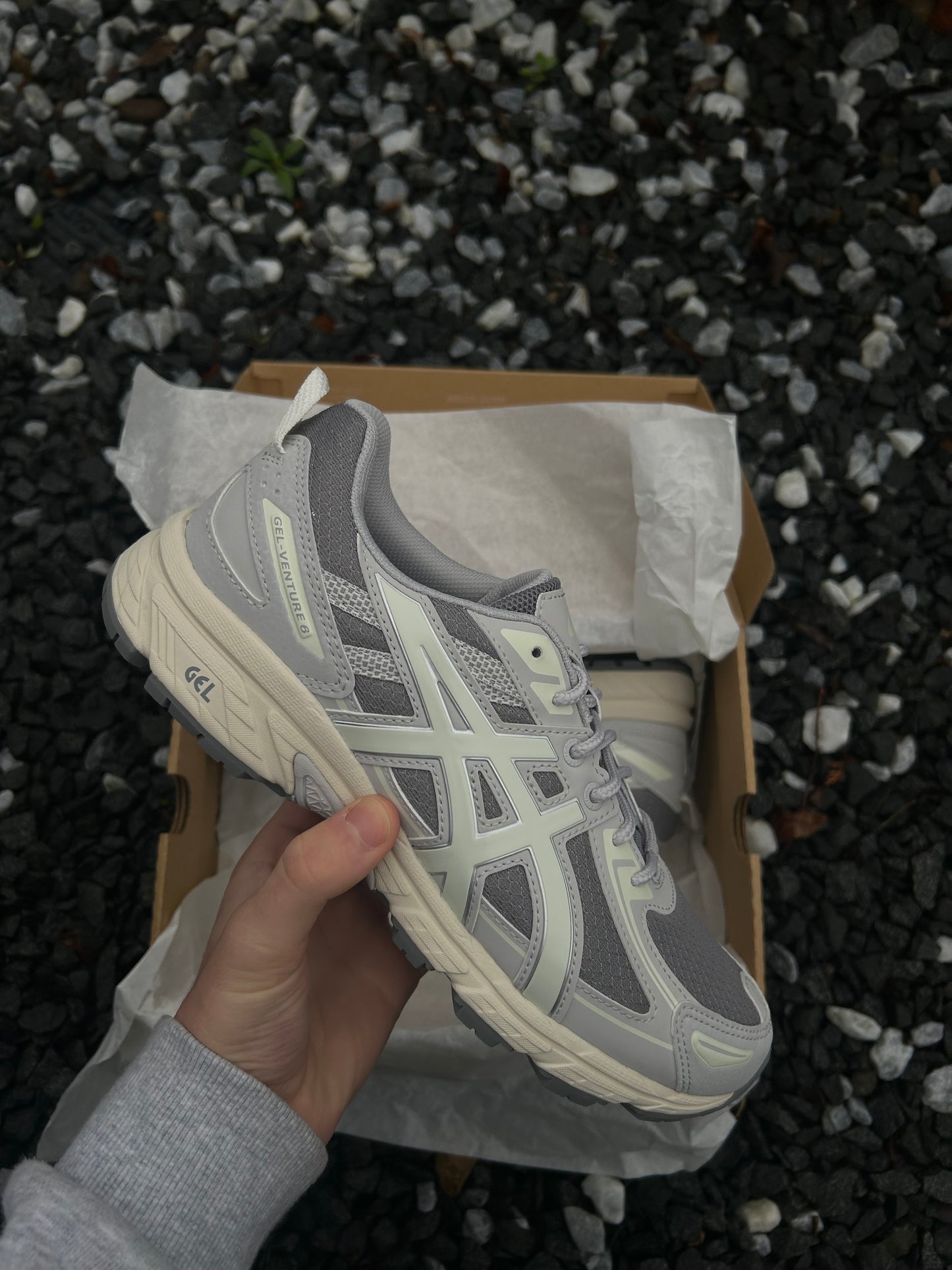 ASICS gel venture 6 “Cream/Beige”