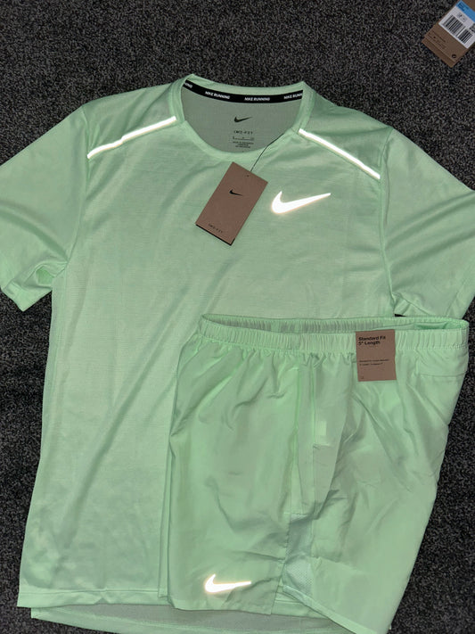 Nike miler set with shorts “vapour green”