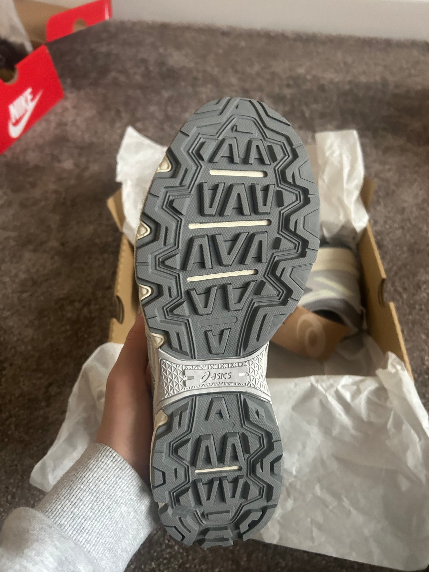 ASICS gel venture 6 “Cream/Beige”