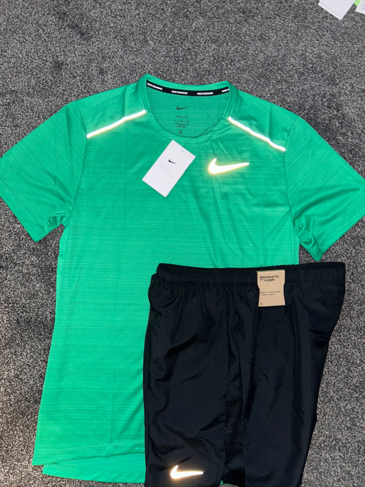Nike miler set with shorts “Stadium green”